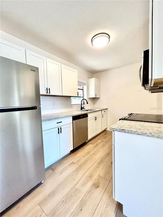Active With Contract: $235,000 (2 beds, 1 baths, 816 Square Feet)