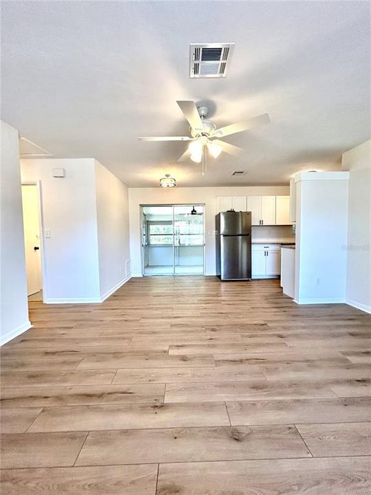 Active With Contract: $235,000 (2 beds, 1 baths, 816 Square Feet)