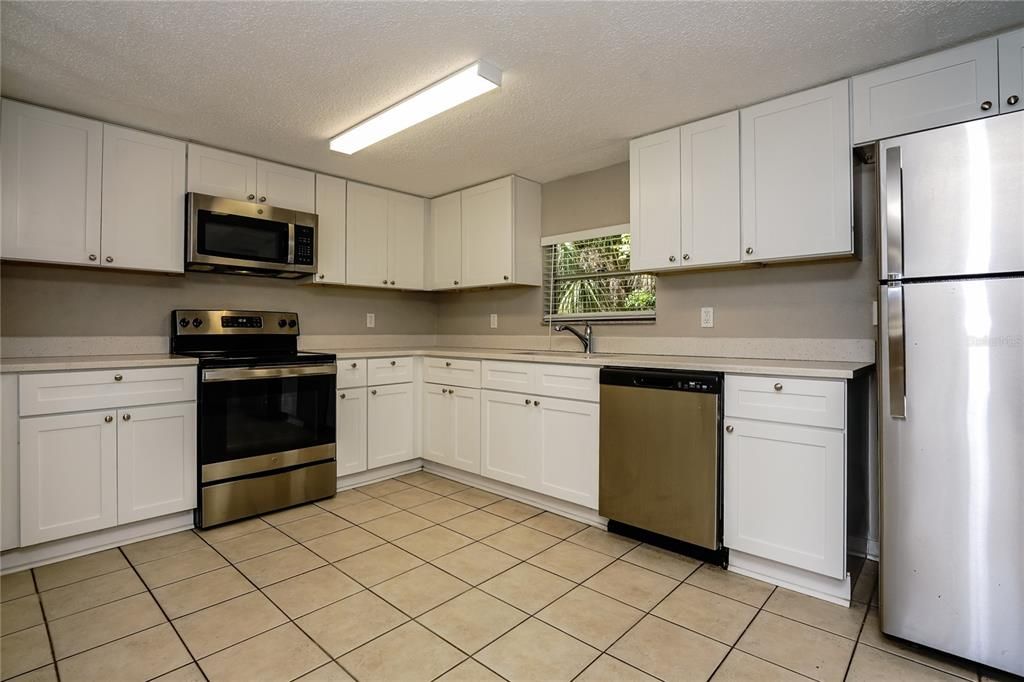 For Rent: $1,760 (3 beds, 1 baths, 1248 Square Feet)