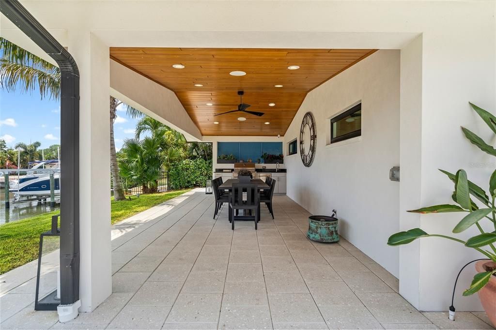 950 square feet of covered outdoor living