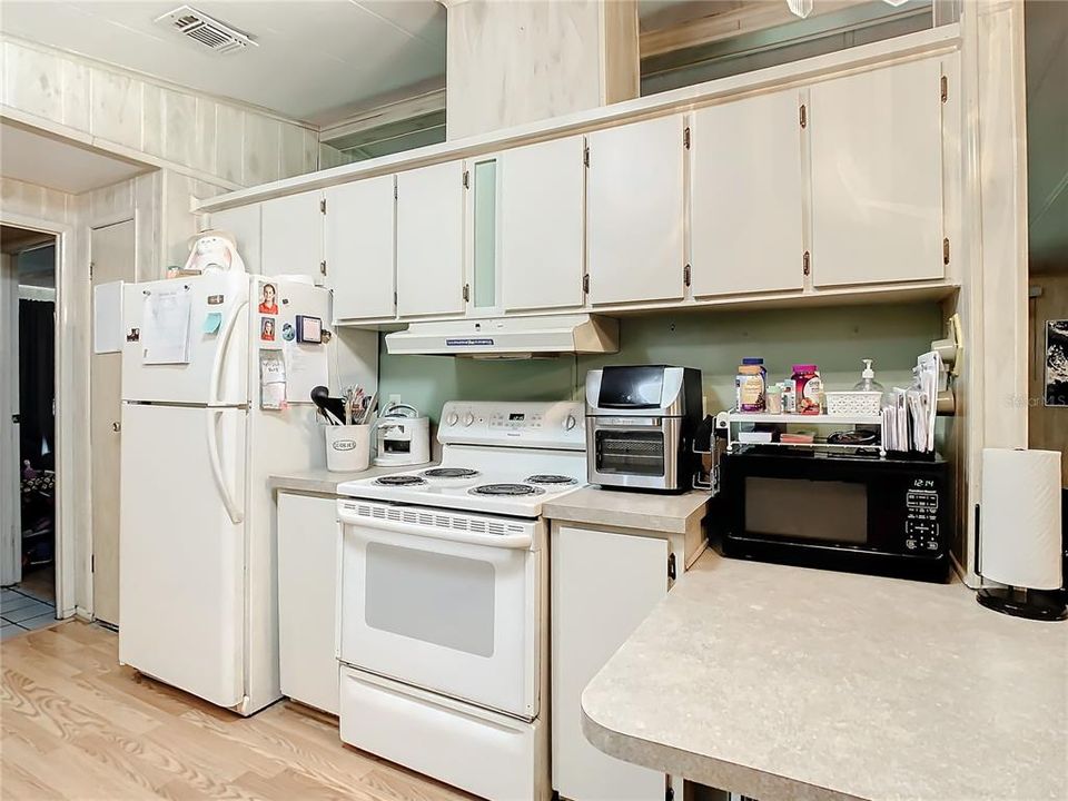 Active With Contract: $165,000 (2 beds, 2 baths, 1200 Square Feet)