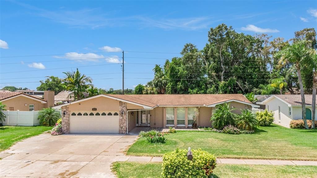 For Sale: $700,000 (3 beds, 2 baths, 2116 Square Feet)