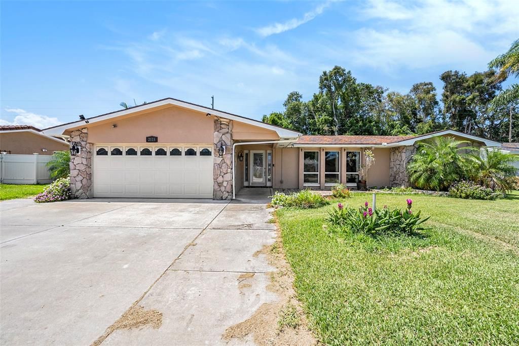 For Sale: $700,000 (3 beds, 2 baths, 2116 Square Feet)