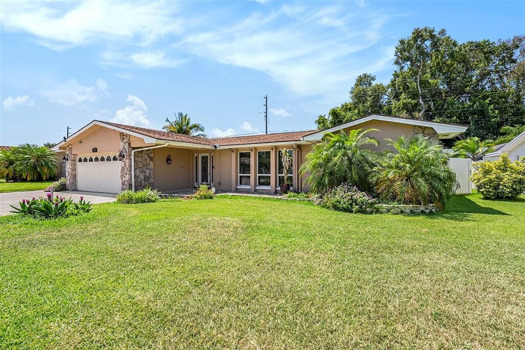 For Sale: $700,000 (3 beds, 2 baths, 2116 Square Feet)