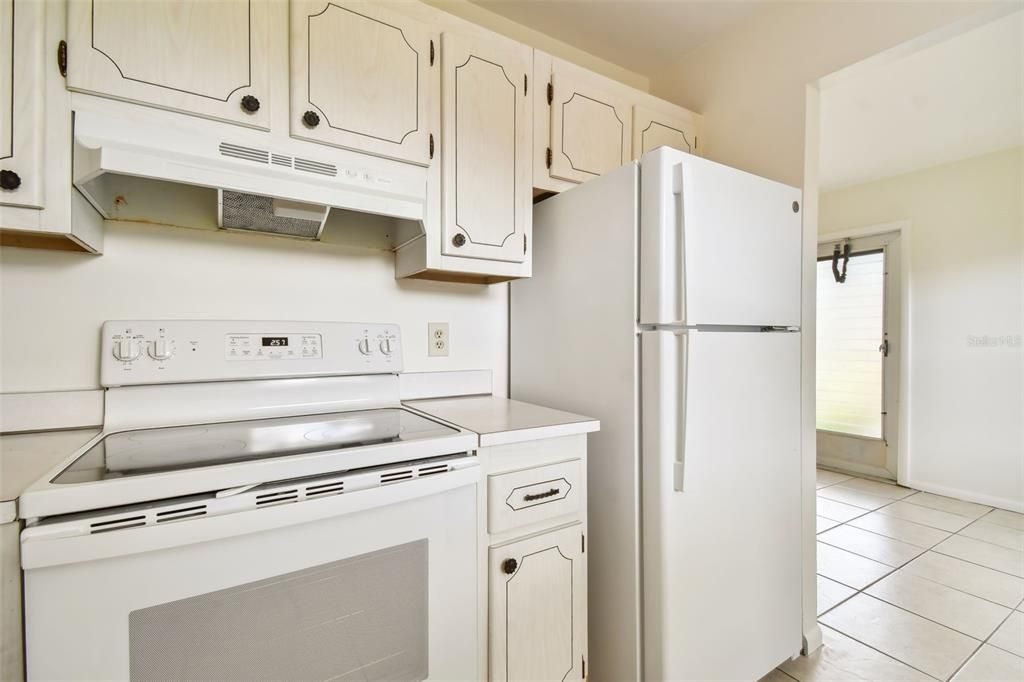 For Sale: $139,900 (2 beds, 2 baths, 960 Square Feet)