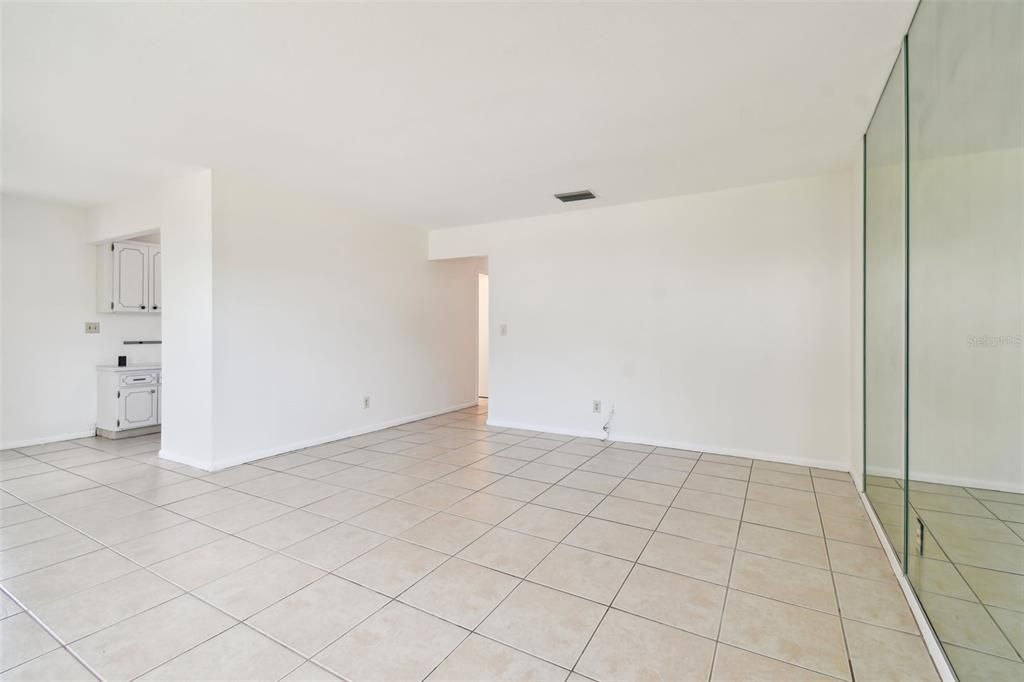 For Sale: $139,900 (2 beds, 2 baths, 960 Square Feet)