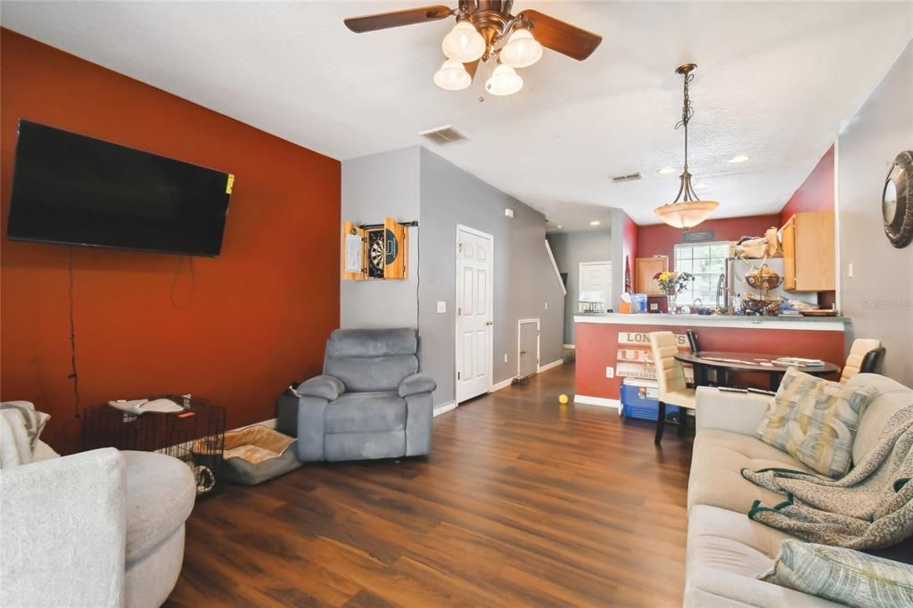 For Sale: $219,600 (2 beds, 2 baths, 1152 Square Feet)