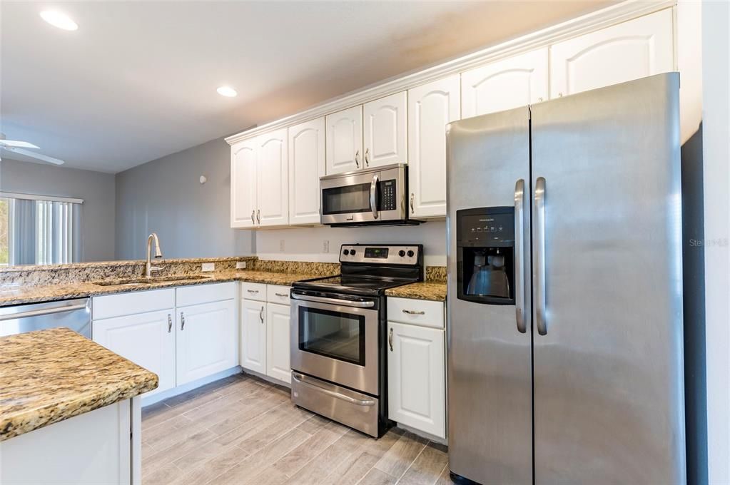 For Sale: $239,900 (2 beds, 2 baths, 1335 Square Feet)