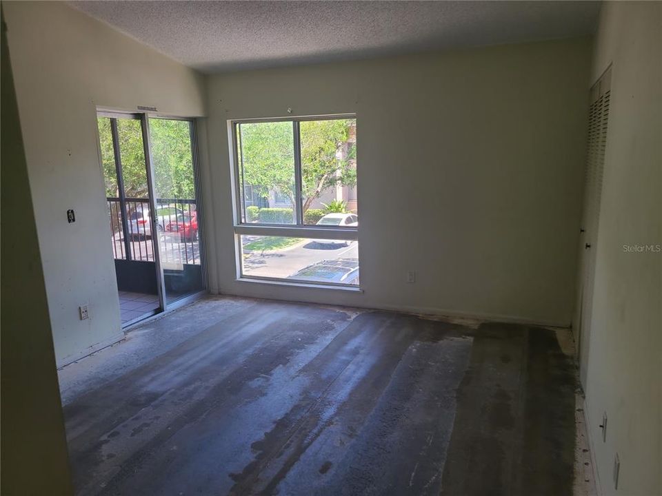 Active With Contract: $129,900 (2 beds, 2 baths, 1127 Square Feet)