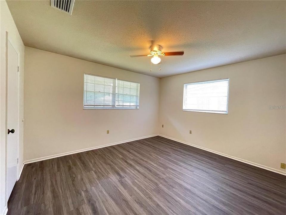 Active With Contract: $199,900 (3 beds, 1 baths, 1186 Square Feet)