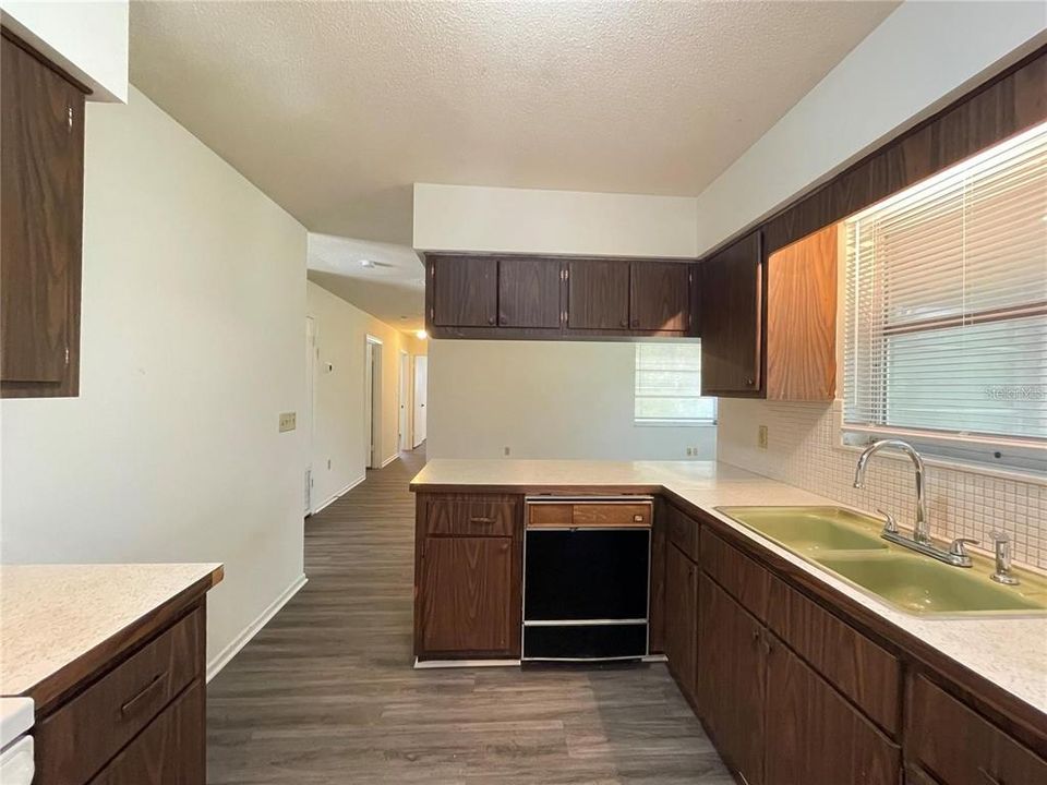 Active With Contract: $199,900 (3 beds, 1 baths, 1186 Square Feet)