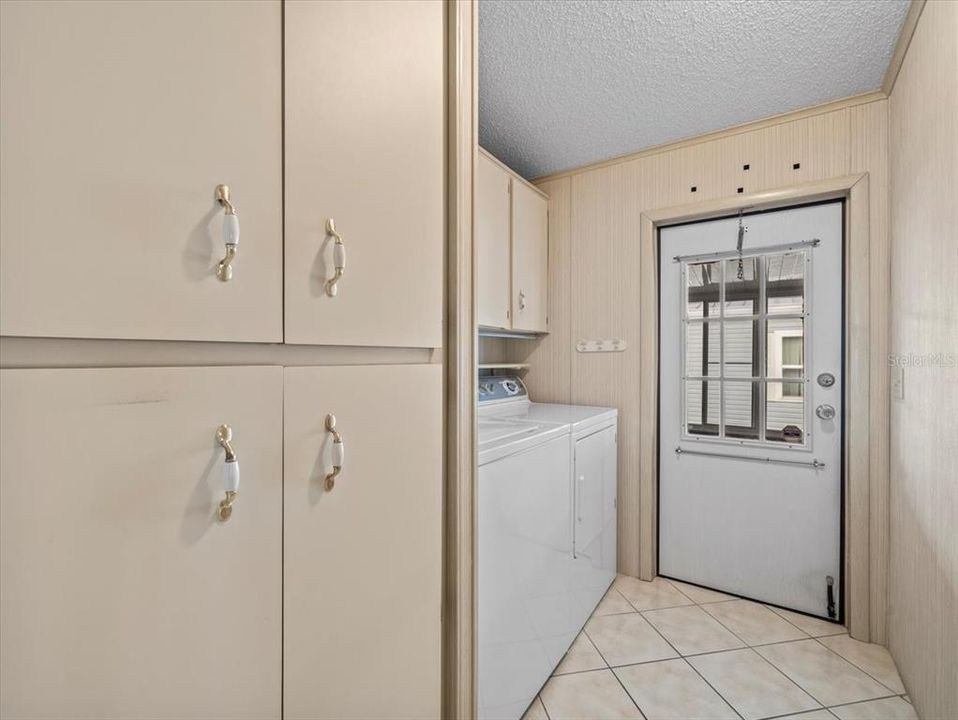 For Sale: $239,000 (2 beds, 2 baths, 1352 Square Feet)