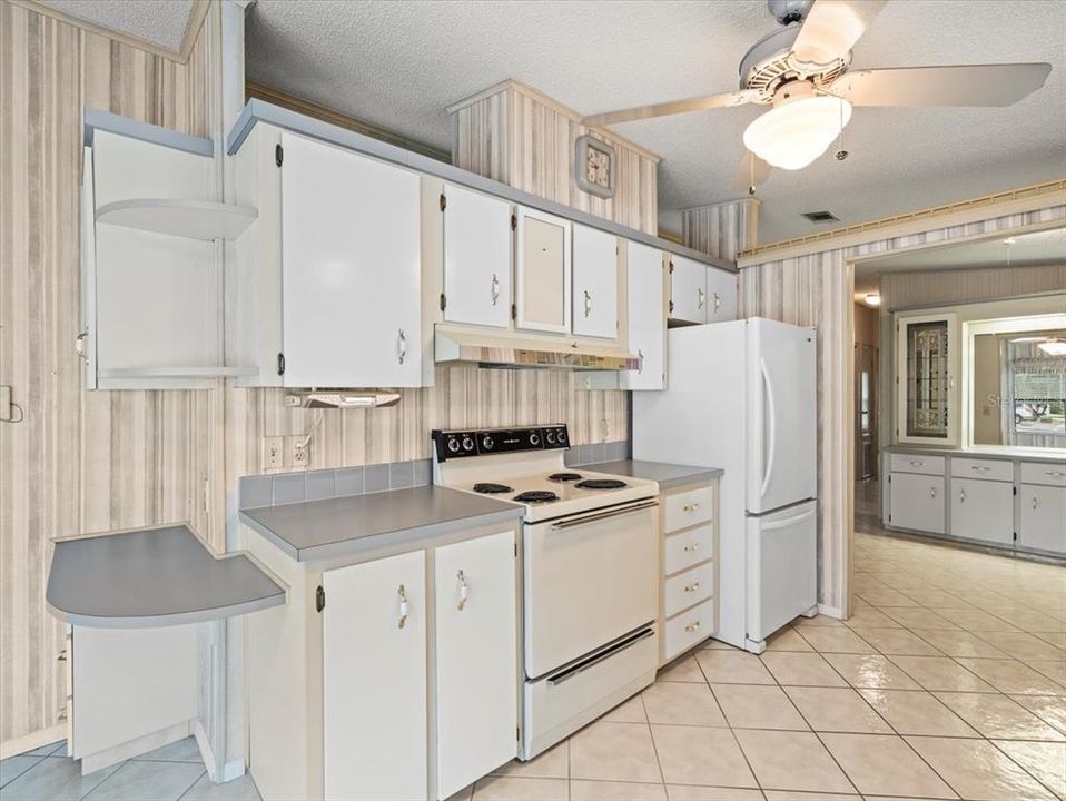 For Sale: $239,000 (2 beds, 2 baths, 1352 Square Feet)