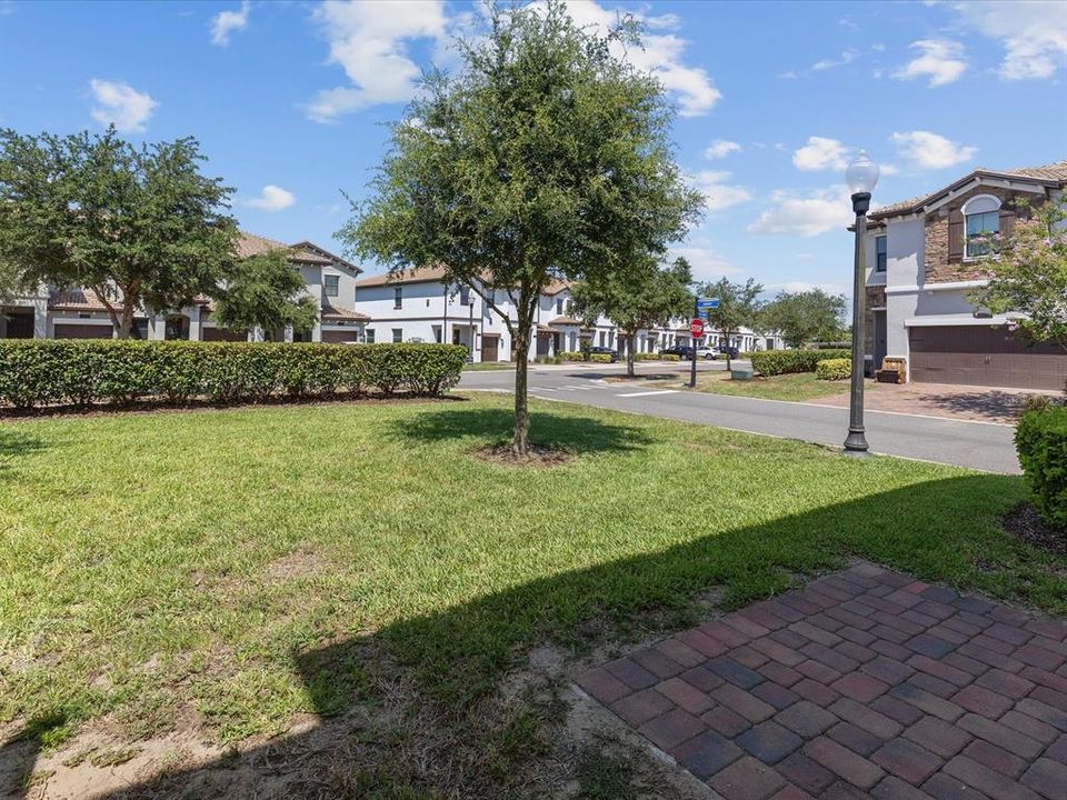 Active With Contract: $350,000 (3 beds, 2 baths, 2114 Square Feet)