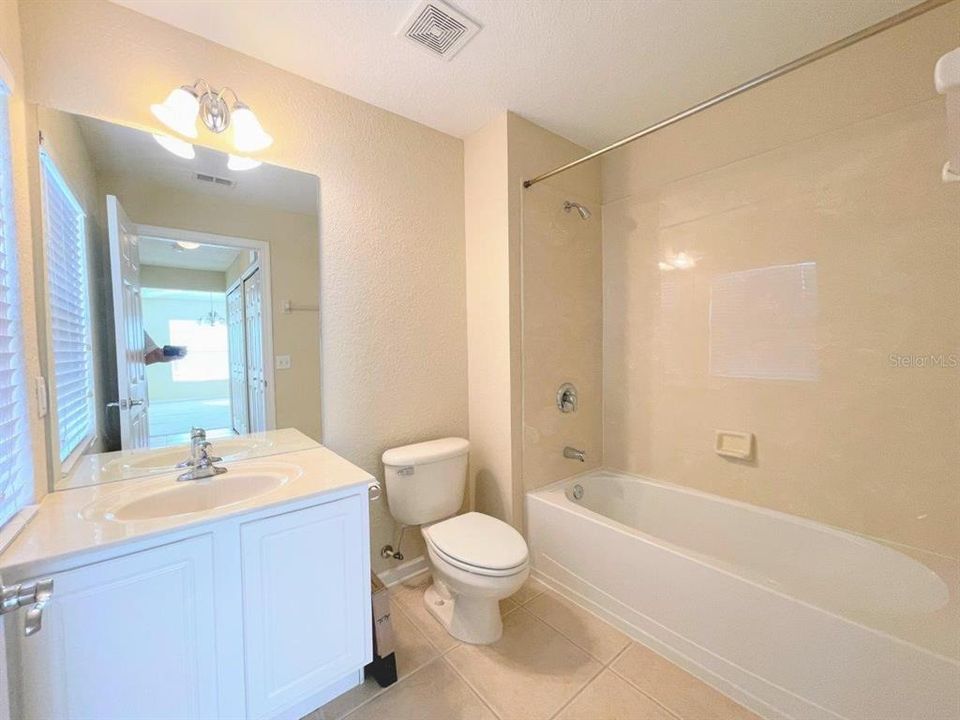 合同活跃: $2,295 (3 贝兹, 2 浴室, 1797 平方英尺)
