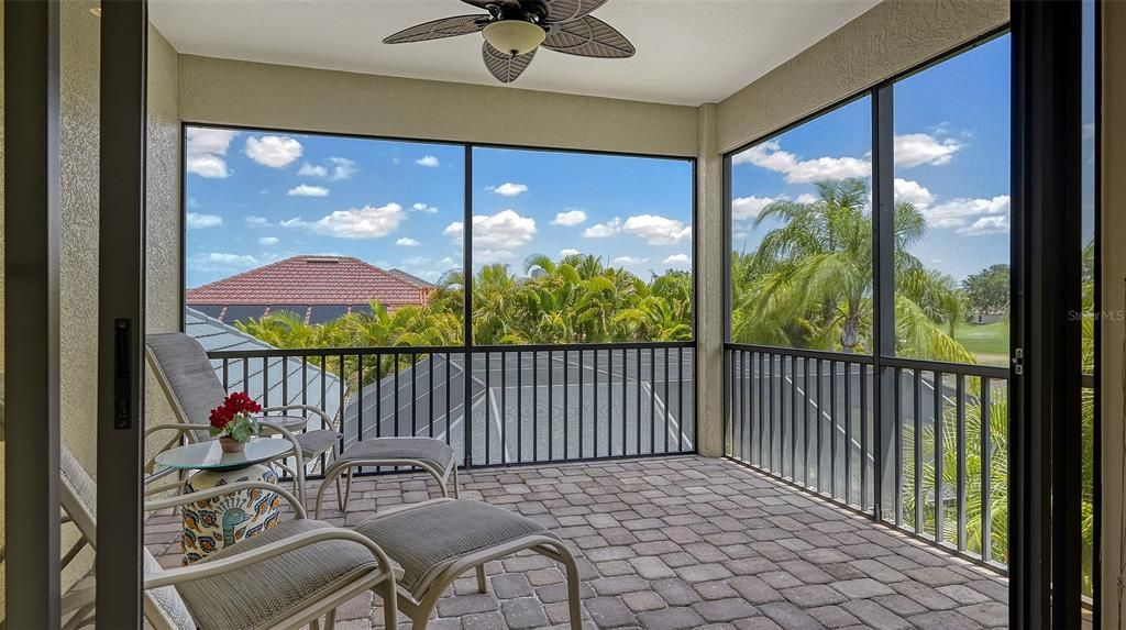 upper level screened balcony