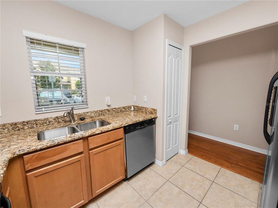 For Sale: $220,000 (2 beds, 2 baths, 1496 Square Feet)