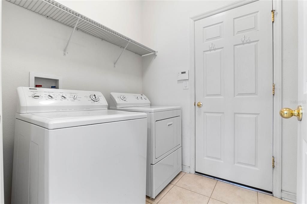 7' x 6' Utility Room w/ washer, natural gas dryer & large Kitchen pantry closet