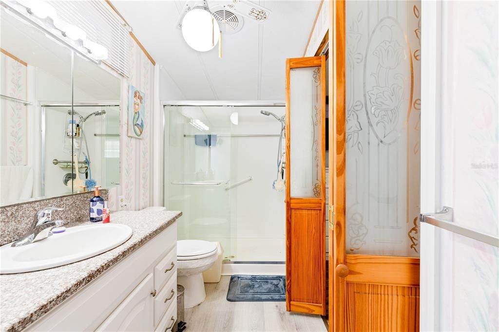 待售: $191,000 (2 贝兹, 2 浴室, 924 平方英尺)