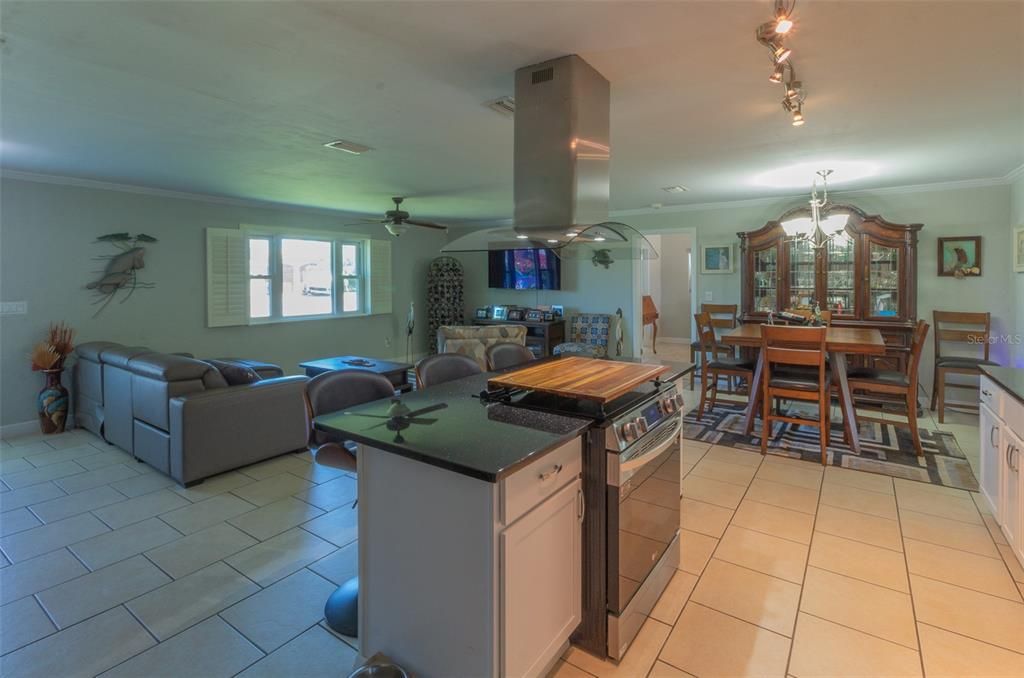For Sale: $525,000 (3 beds, 2 baths, 1464 Square Feet)