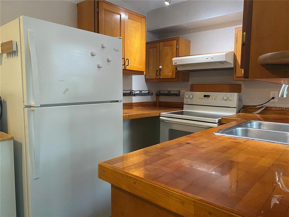 Active With Contract: $279,900 (2 beds, 2 baths, 849 Square Feet)