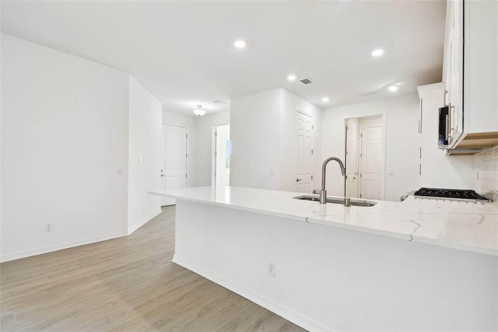 For Sale: $442,999 (2 beds, 2 baths, 1452 Square Feet)