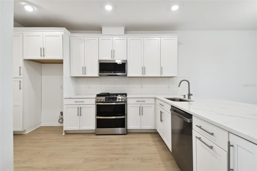 For Sale: $442,999 (2 beds, 2 baths, 1452 Square Feet)