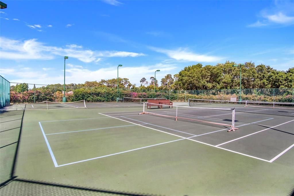 Deer Island Country Club Tennis and Pickleball Courts