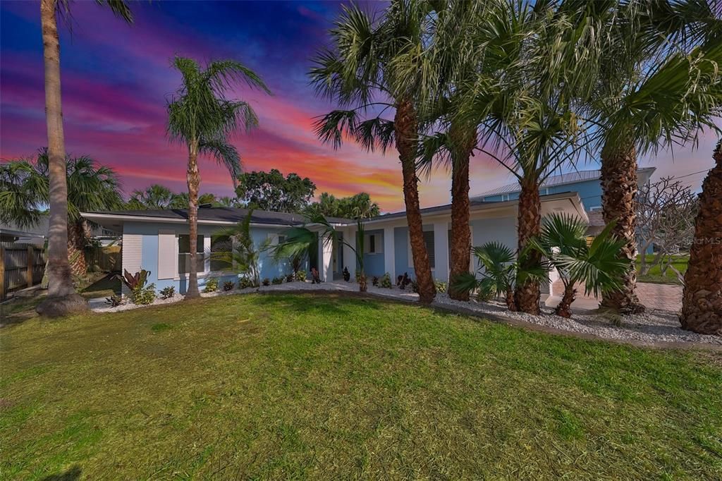 Timeless Beach Vibe - Welcome to 730 Bay Esplanade - stunning sunset view