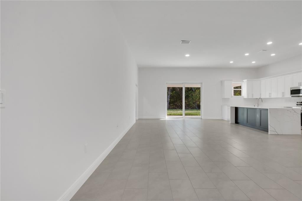 Activo con contrato: $459,000 (4 camas, 3 baños, 2170 Pies cuadrados)