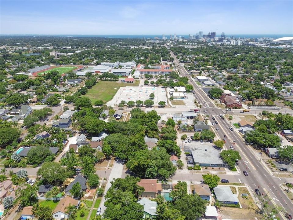 Active With Contract: $975,000 (5 beds, 2 baths, 2197 Square Feet)