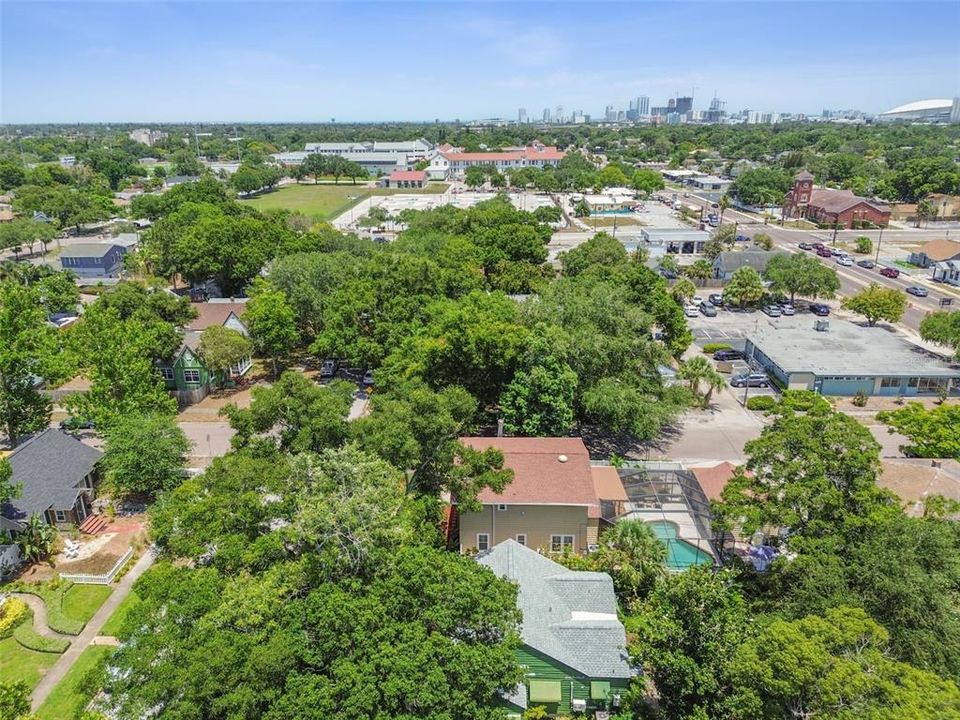 Active With Contract: $975,000 (5 beds, 2 baths, 2197 Square Feet)