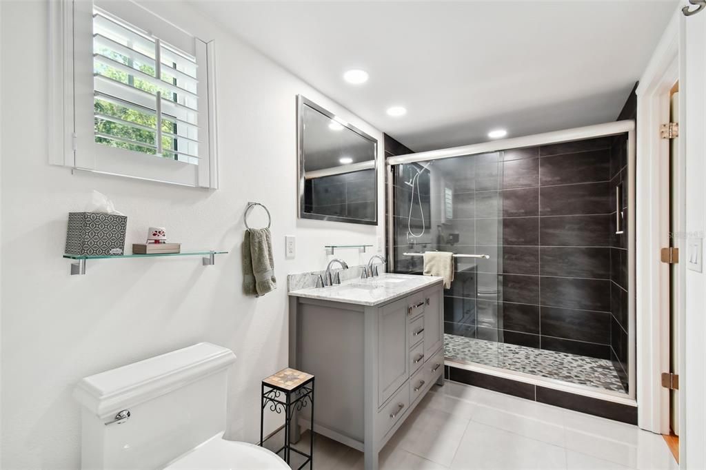 Active With Contract: $975,000 (5 beds, 2 baths, 2197 Square Feet)