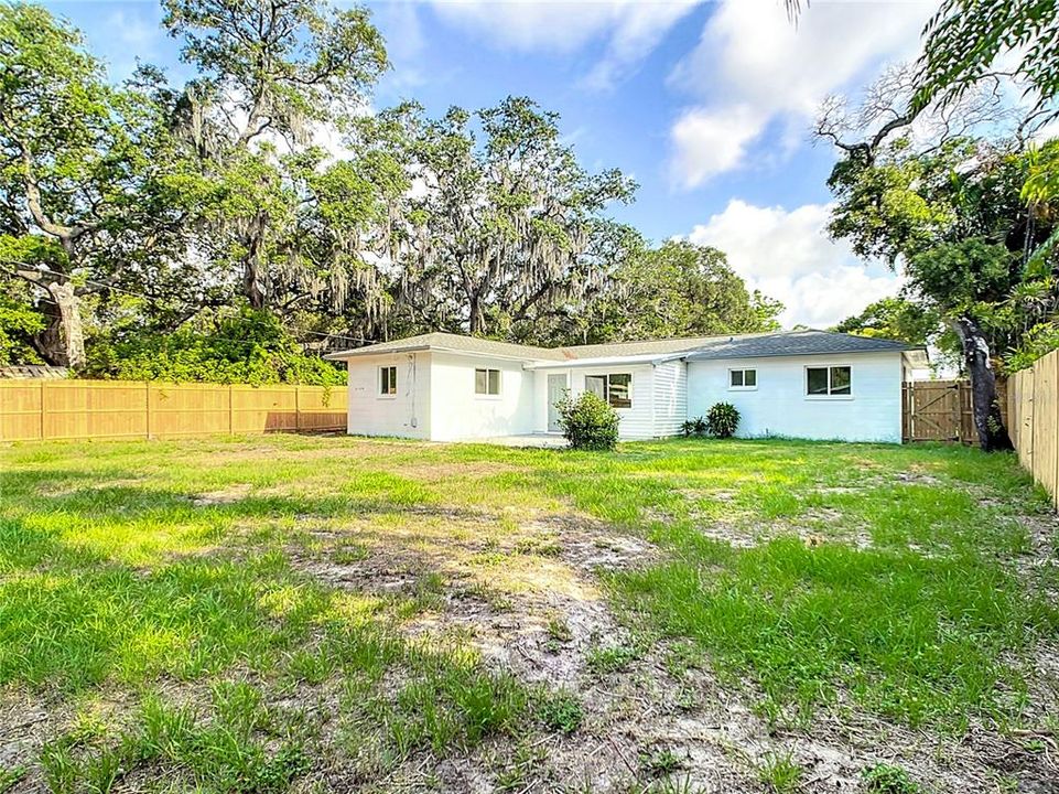 Active With Contract: $499,900 (3 beds, 2 baths, 1319 Square Feet)