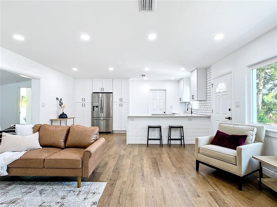 Active With Contract: $499,900 (3 beds, 2 baths, 1319 Square Feet)