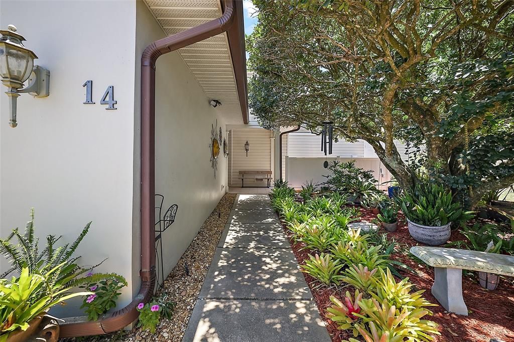 Active With Contract: $349,900 (2 beds, 2 baths, 1532 Square Feet)