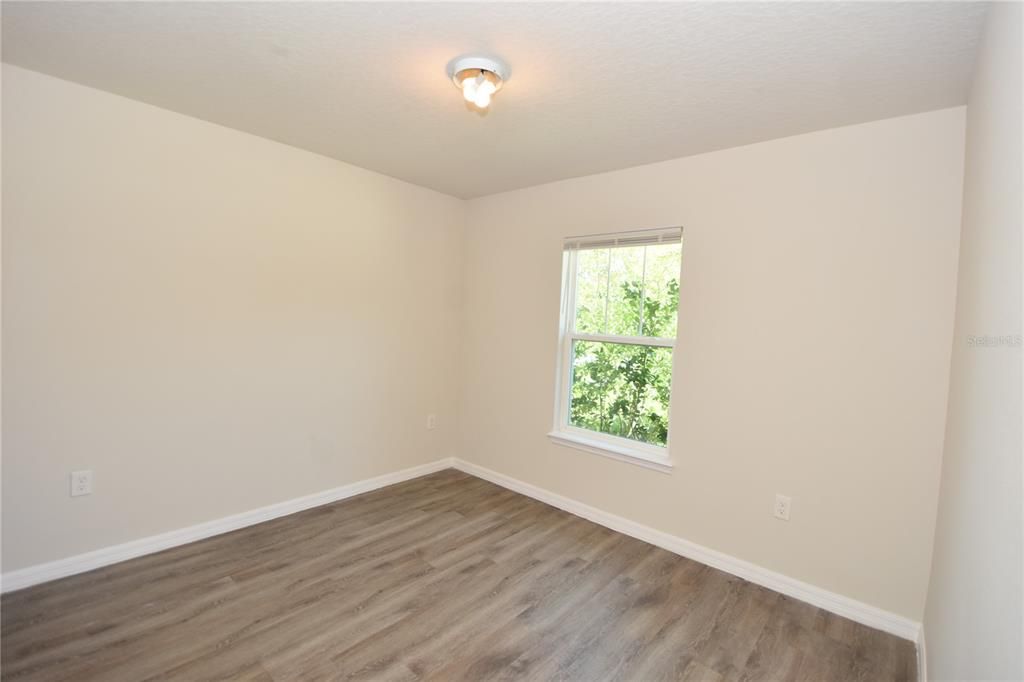 For Rent: $1,650 (3 beds, 2 baths, 1305 Square Feet)