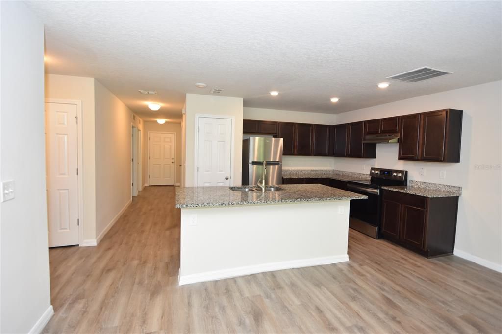 For Rent: $1,650 (3 beds, 2 baths, 1305 Square Feet)