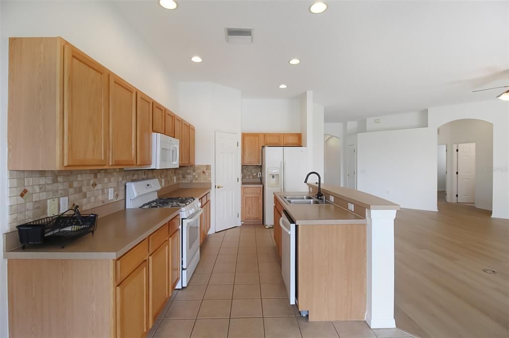 For Rent: $2,699 (3 beds, 2 baths, 2034 Square Feet)