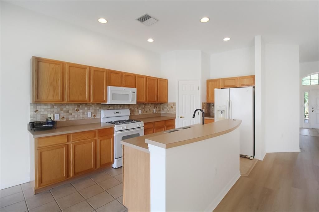 For Rent: $2,699 (3 beds, 2 baths, 2034 Square Feet)