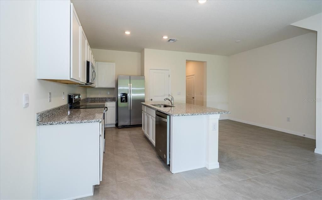 For Rent: $2,095 (3 beds, 2 baths, 1673 Square Feet)