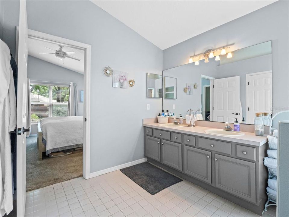 For Sale: $549,900 (3 beds, 2 baths, 1773 Square Feet)