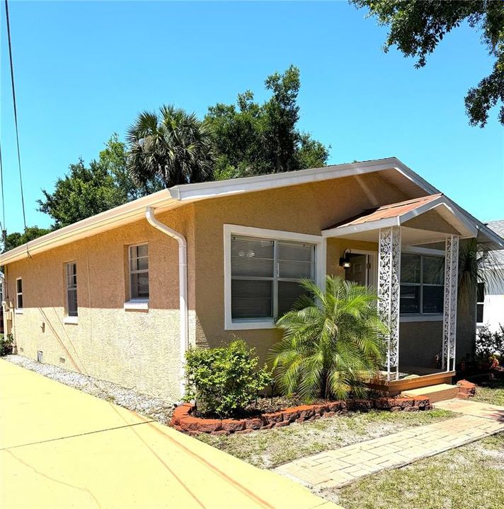 For Sale: $217,777 (3 beds, 1 baths, 1040 Square Feet)