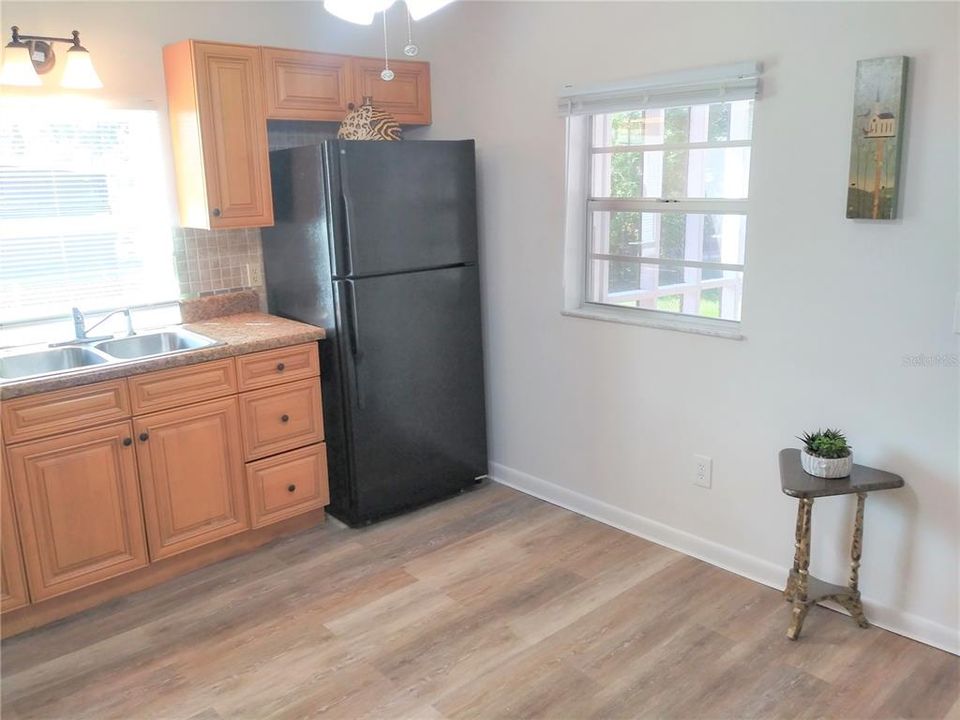 For Sale: $217,777 (3 beds, 1 baths, 1040 Square Feet)