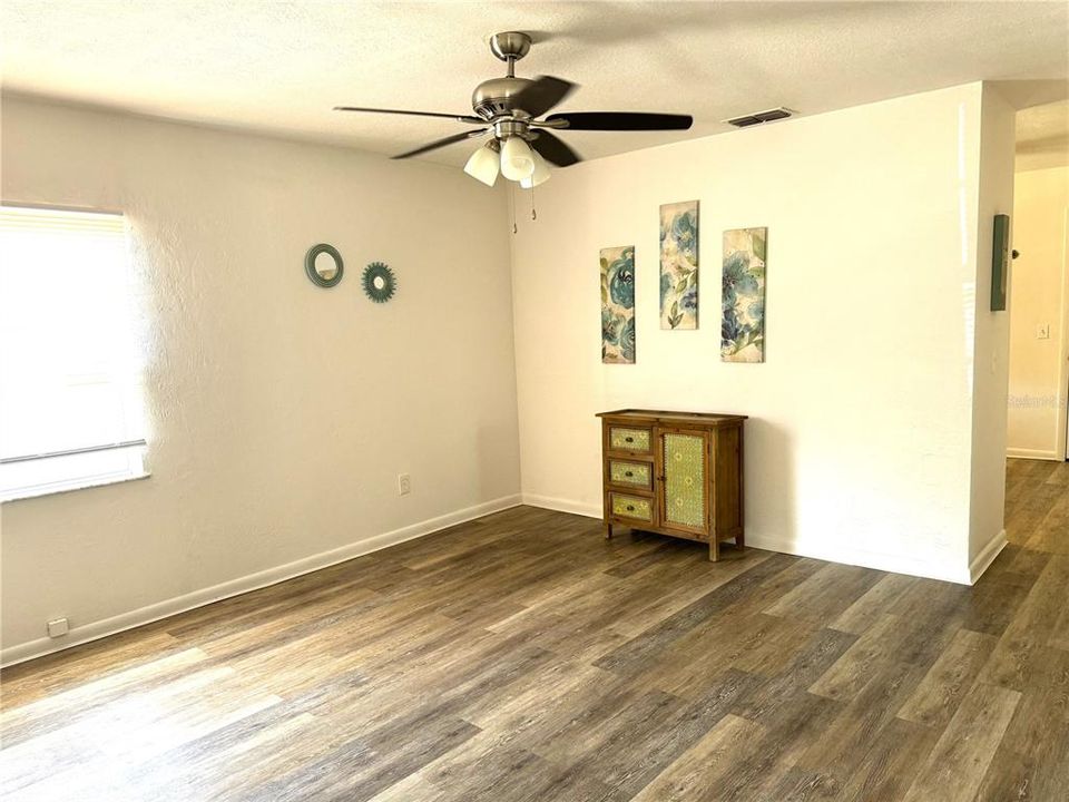 For Sale: $217,777 (3 beds, 1 baths, 1040 Square Feet)