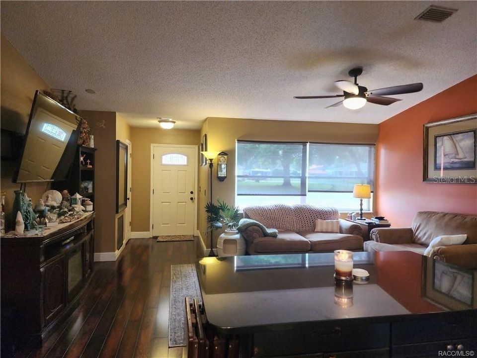 For Sale: $259,900 (2 beds, 2 baths, 990 Square Feet)