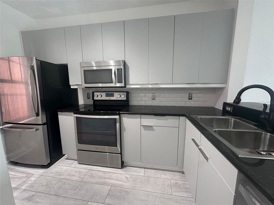 For Rent: $3,400 (2 beds, 2 baths, 1280 Square Feet)