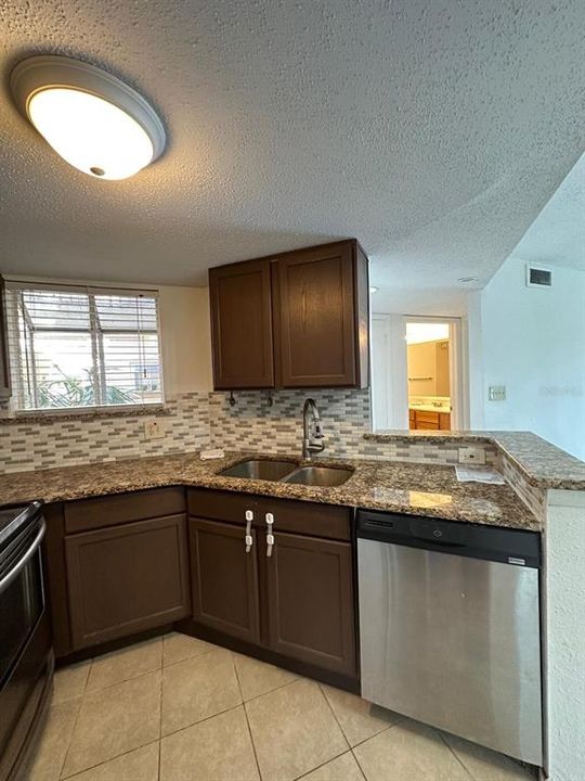 For Rent: $1,180 (1 beds, 1 baths, 660 Square Feet)