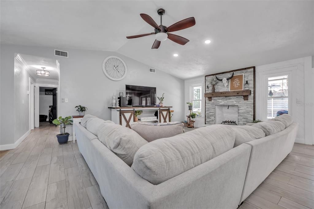 Active With Contract: $469,000 (3 beds, 2 baths, 1800 Square Feet)