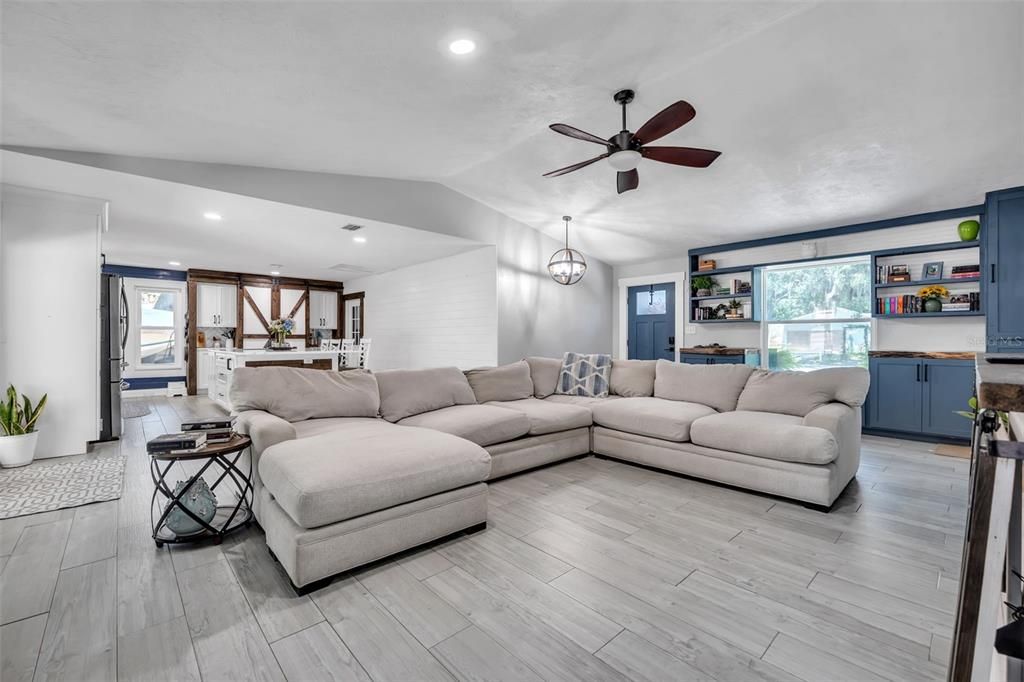 Active With Contract: $469,000 (3 beds, 2 baths, 1800 Square Feet)